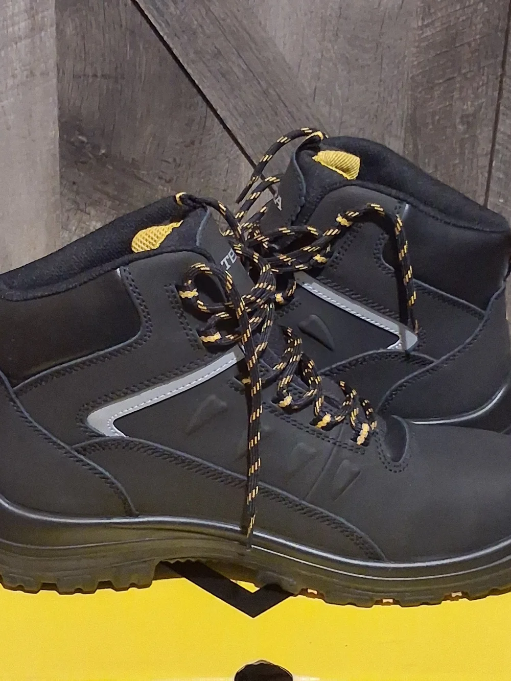 Terra Findley Men's Black Work Boots with Yellow Accents 13 (Only Tried On)